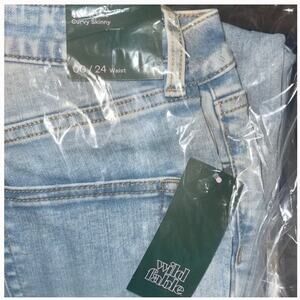 Wild Fable Super-High Rise Distressed Skinny Jeans SZ 00 / 24” waist NWT